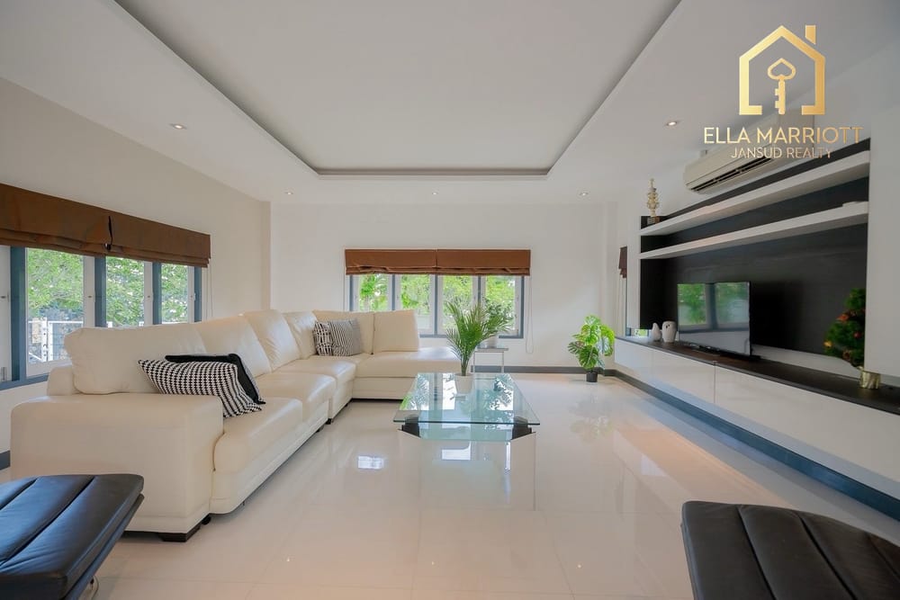 An Exclusive Masterpiece in Black Mountain Golf Club 7