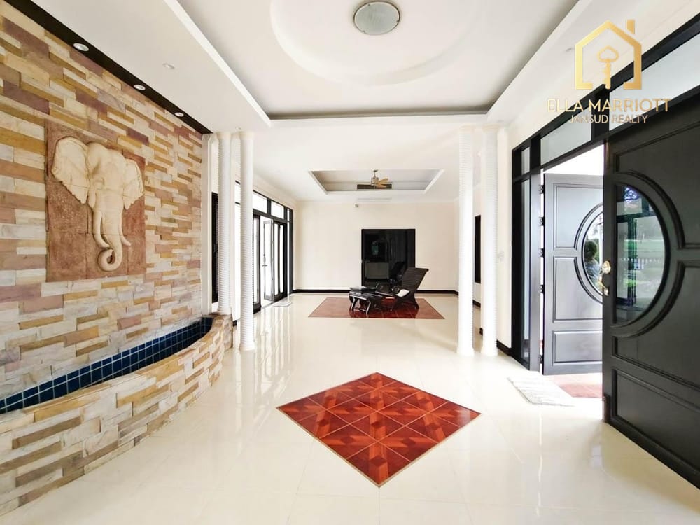 An exclusive project located at Palm Hills Golf Course 10