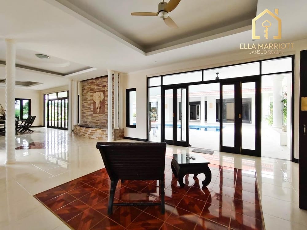 An exclusive project located at Palm Hills Golf Course 11