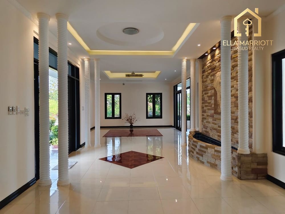 An exclusive project located at Palm Hills Golf Course 12