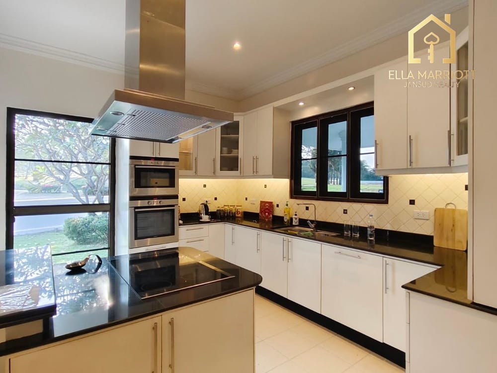 An exclusive project located at Palm Hills Golf Course 14