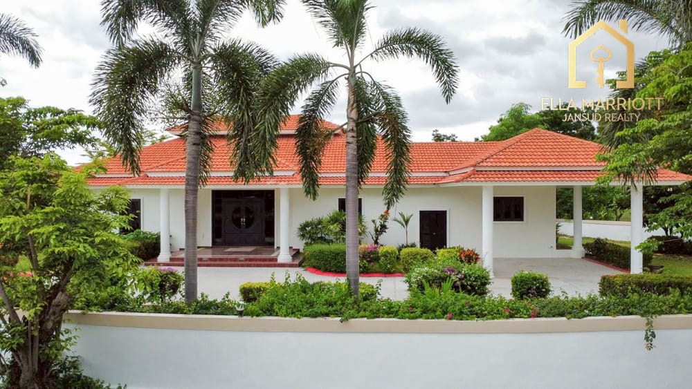 An exclusive project located at Palm Hills Golf Course 4
