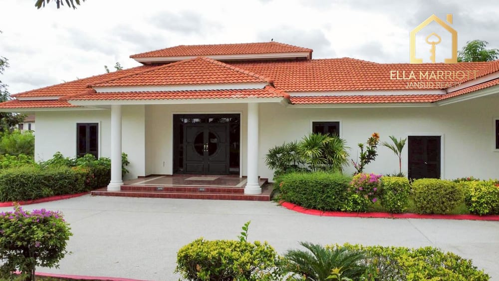 An exclusive project located at Palm Hills Golf Course 5