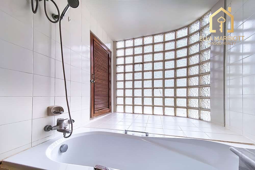 New renovated unit 2 bedrooms with balcony - pets 12