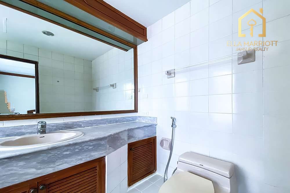 New renovated unit 2 bedrooms with balcony - pets 15