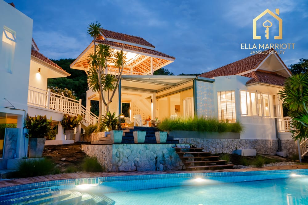 Balinese Luxury Pool Villa 12