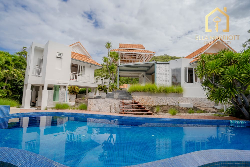 Balinese Luxury Pool Villa 18