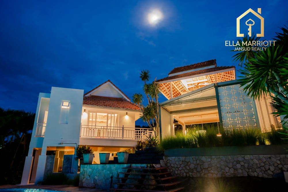 Balinese Luxury Pool Villa 23