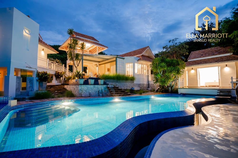 Balinese Luxury Pool Villa 28