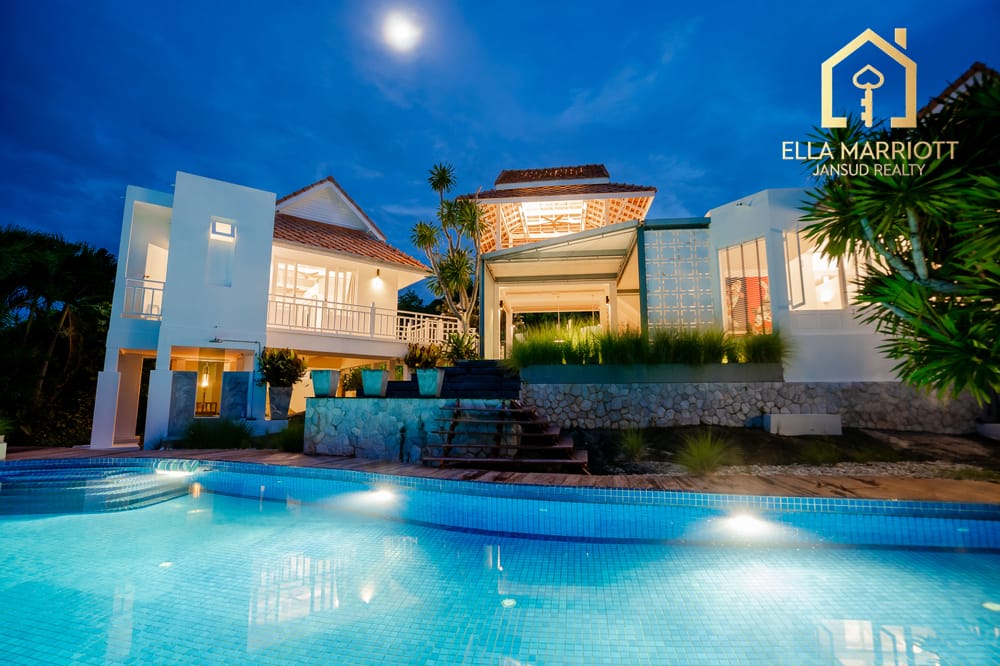 Balinese Luxury Pool Villa 3