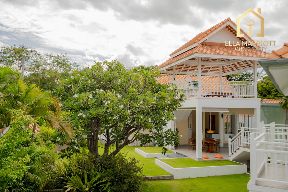 Balinese Luxury Pool Villa 6