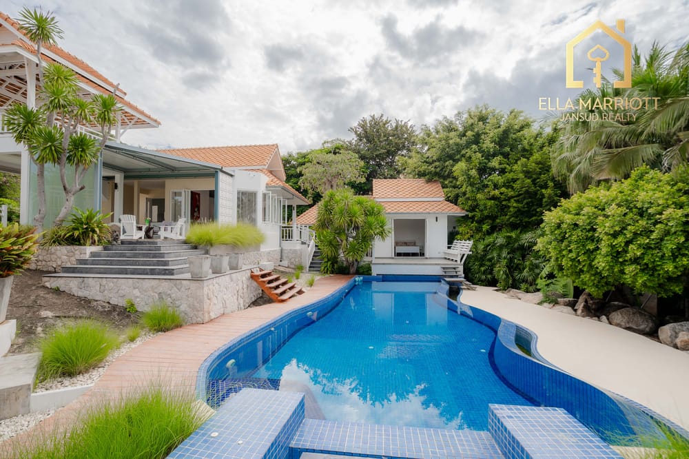 Balinese Luxury Pool Villa 8