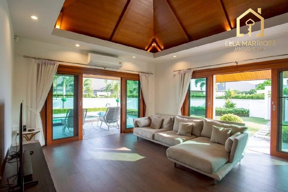 The Teakwood Manor at Hillside Hamlet 7 10