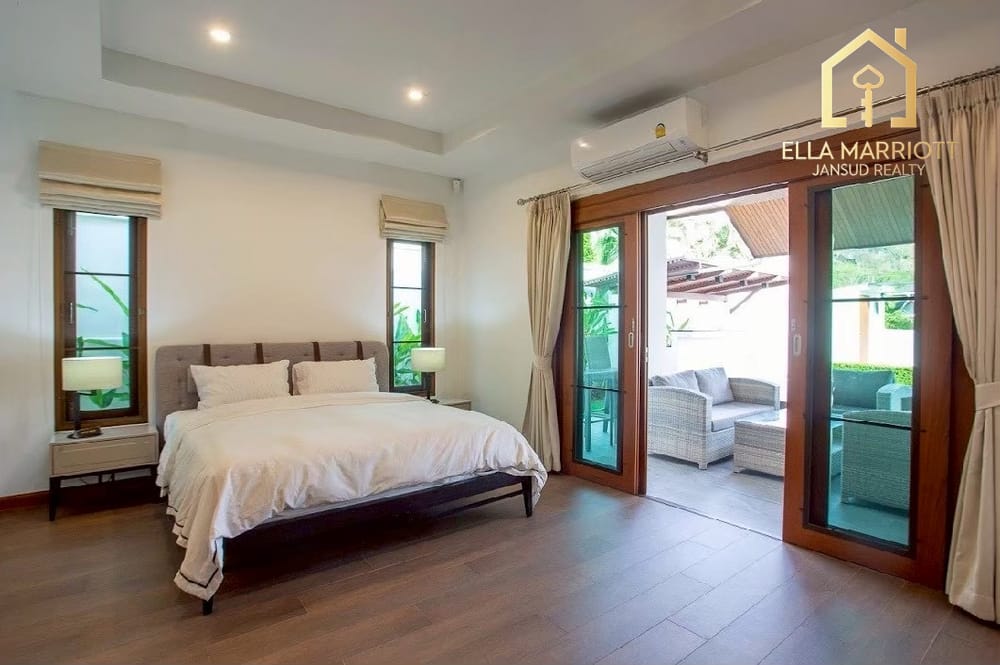 The Teakwood Manor at Hillside Hamlet 7 8