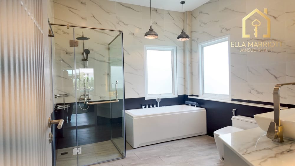 Modern Resort Living with Private Saltwater Pool at Meedee Home 19