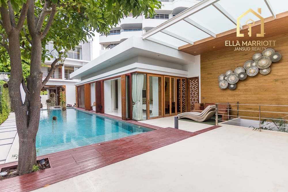 Ultra-Modern Beachfront Sanctuary 22
