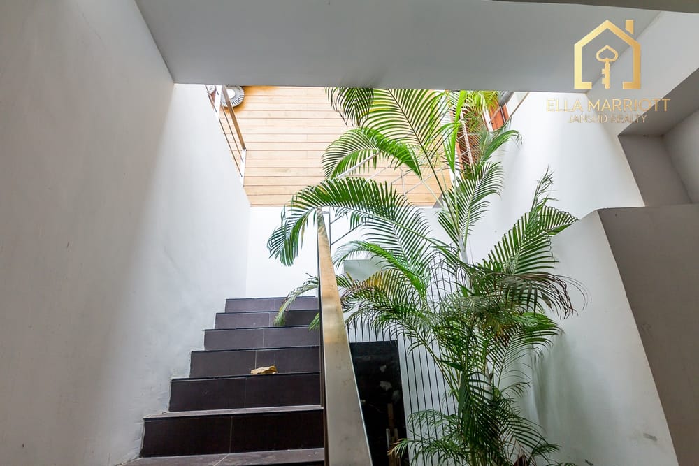 Ultra-Modern Beachfront Sanctuary 38