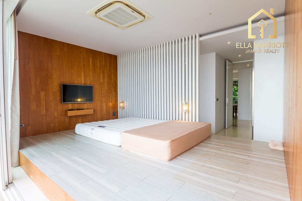 Ultra-Modern Beachfront Sanctuary 43