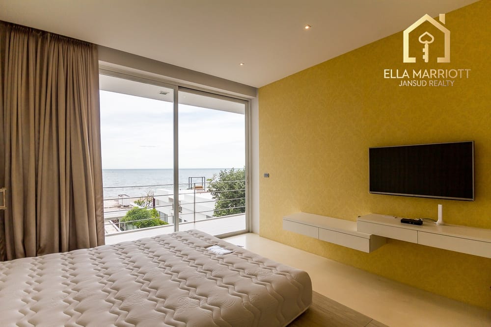 Ultra-Modern Beachfront Sanctuary 47