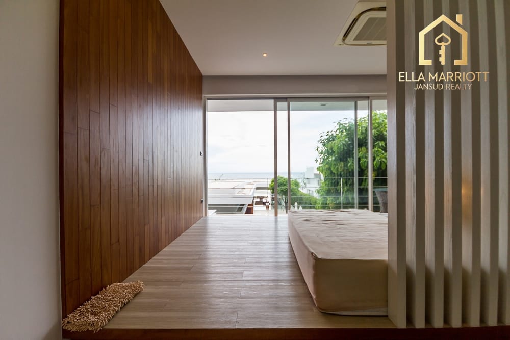 Ultra-Modern Beachfront Sanctuary 49