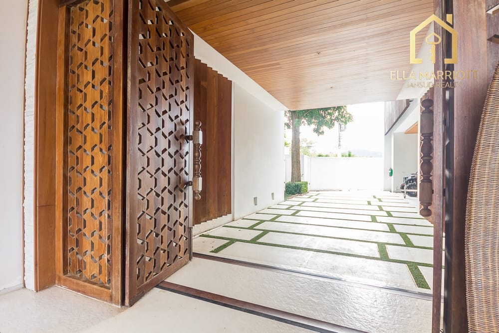 Ultra-Modern Beachfront Sanctuary 6