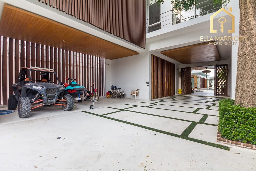 Ultra-Modern Beachfront Sanctuary 7