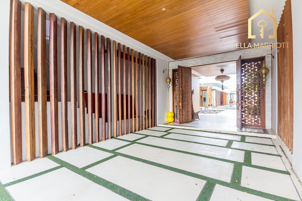 Ultra-Modern Beachfront Sanctuary 8