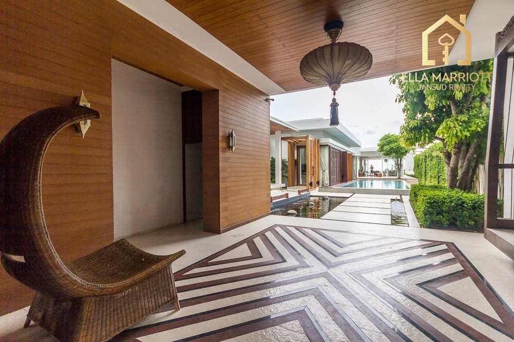 Ultra-Modern Beachfront Sanctuary 9
