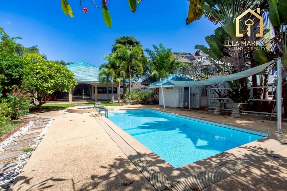 Exquisite Fairway View Pool Villa at Palm Hills 14