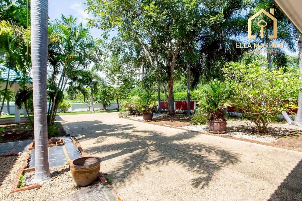 Exquisite Fairway View Pool Villa at Palm Hills 33