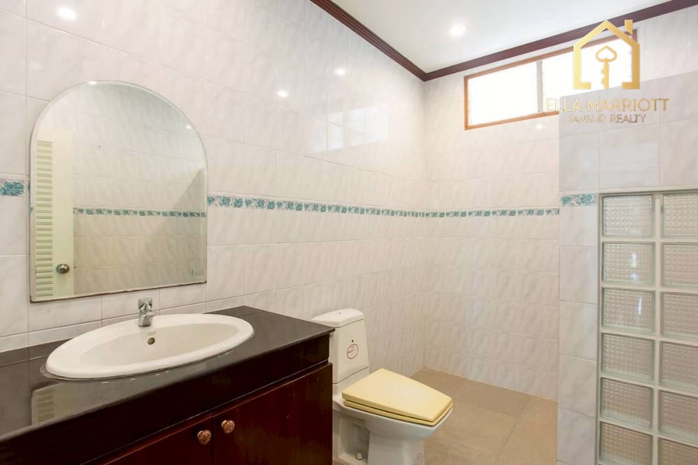 Exquisite Fairway View Pool Villa at Palm Hills 36
