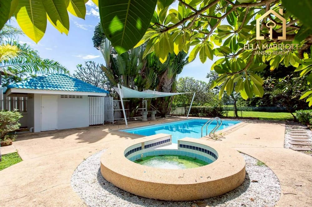 Exquisite Fairway View Pool Villa at Palm Hills 8
