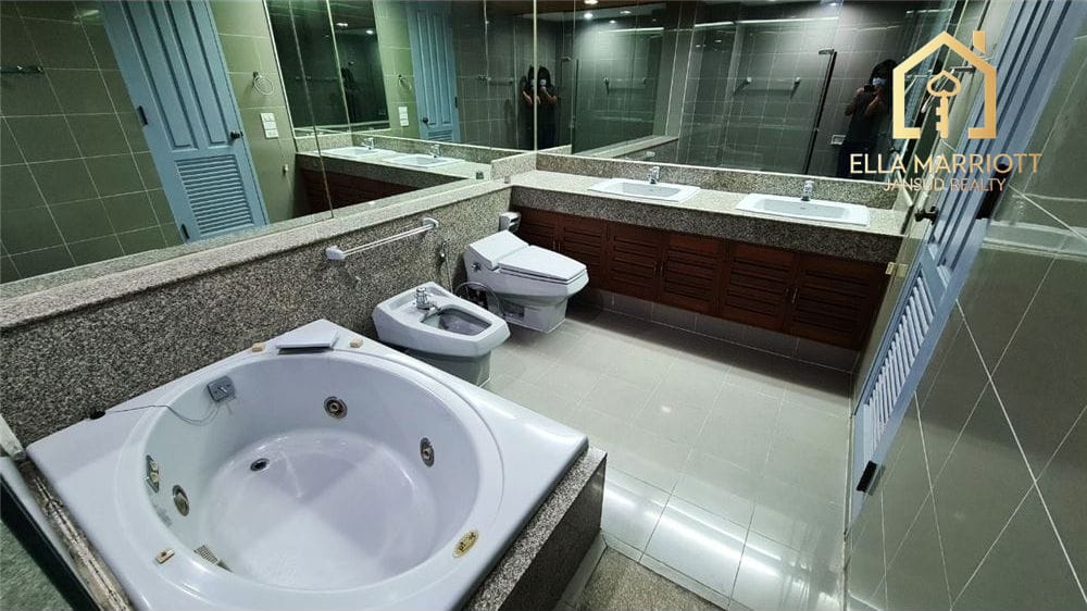 Renovated 3BR Condo for Rent at Soi Polo | 247sqm | 19 mins Walk to MRT & Lumpini Park 11