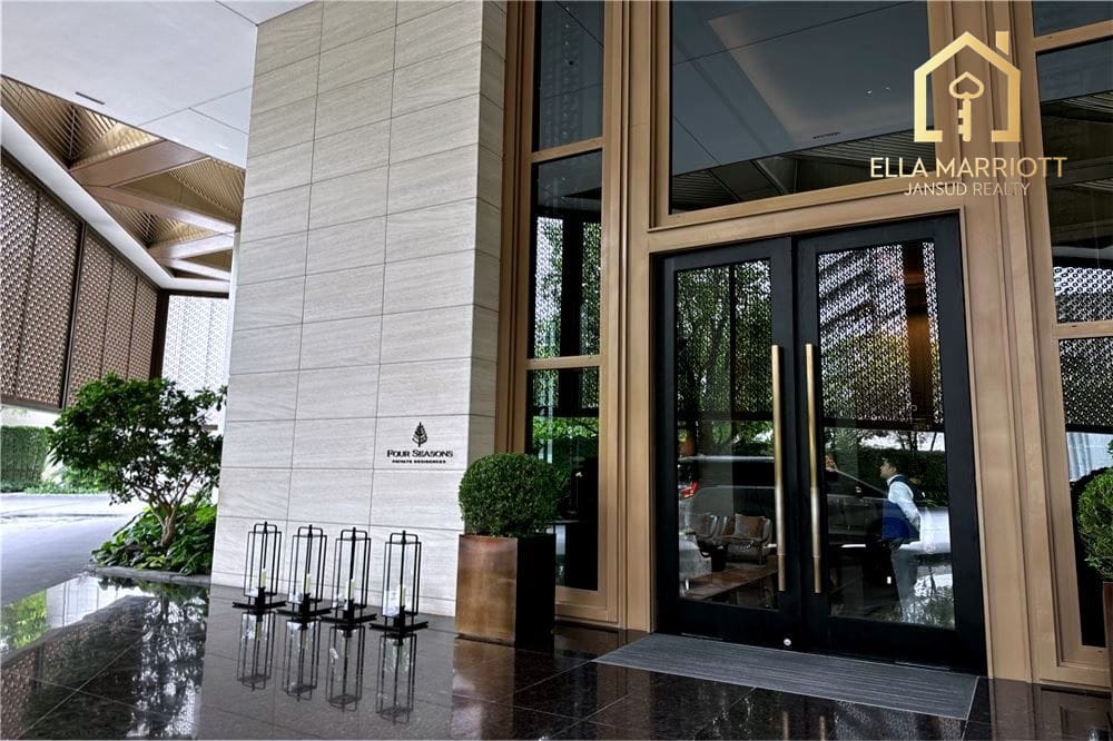 Luxury Living: Four Seasons Condo in Sathon 20