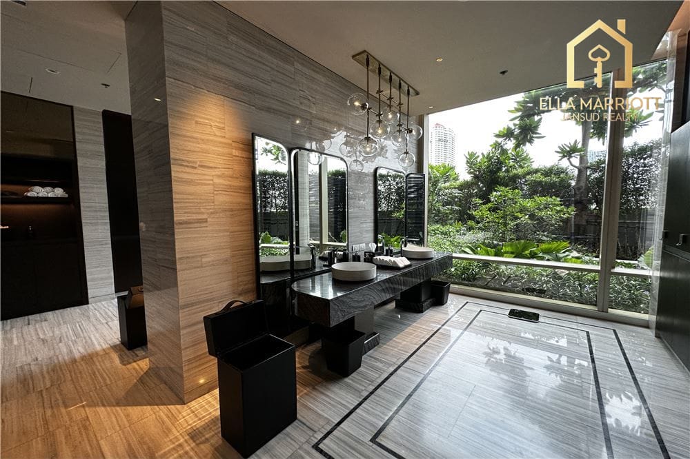 Luxury Living: Four Seasons Condo in Sathon 31