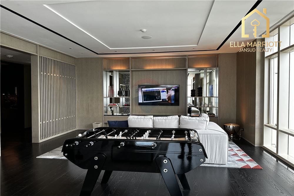 Luxury Living: Four Seasons Condo in Sathon 43
