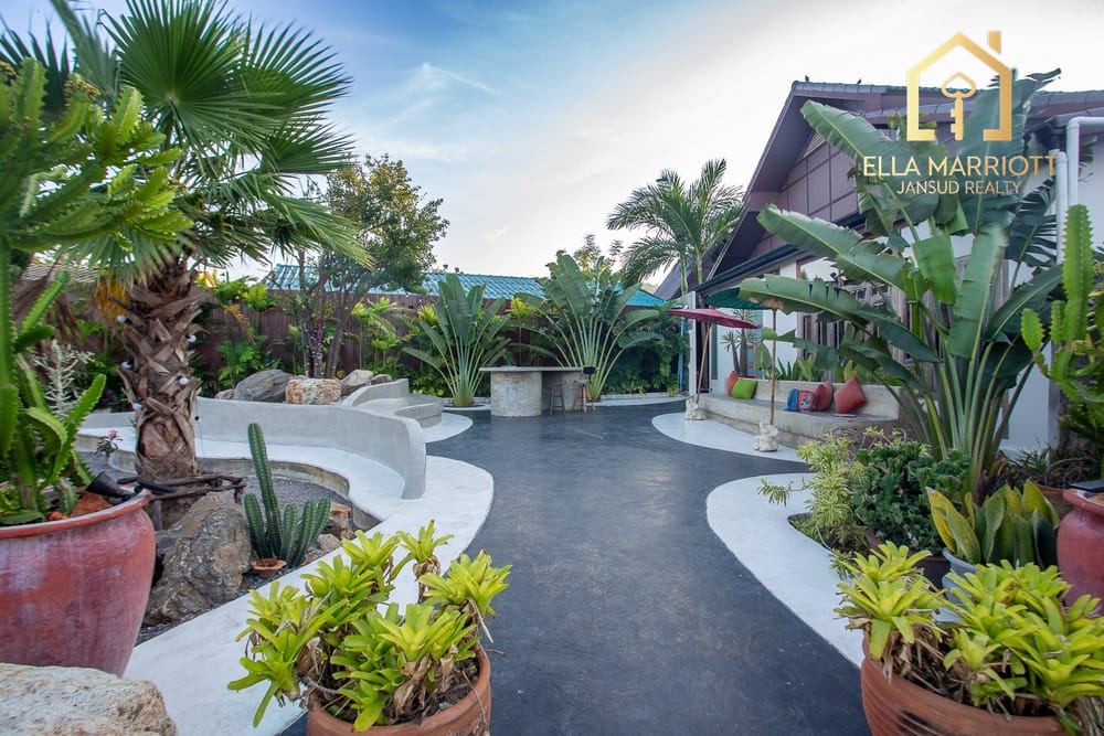 Thai Bali Style Pool Villa 42