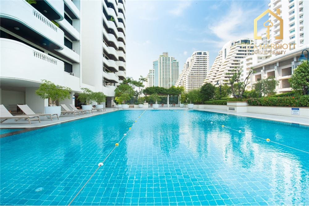 4 Bedroom Family-Friendly Condo for Sale in Sukhumvit 39 11