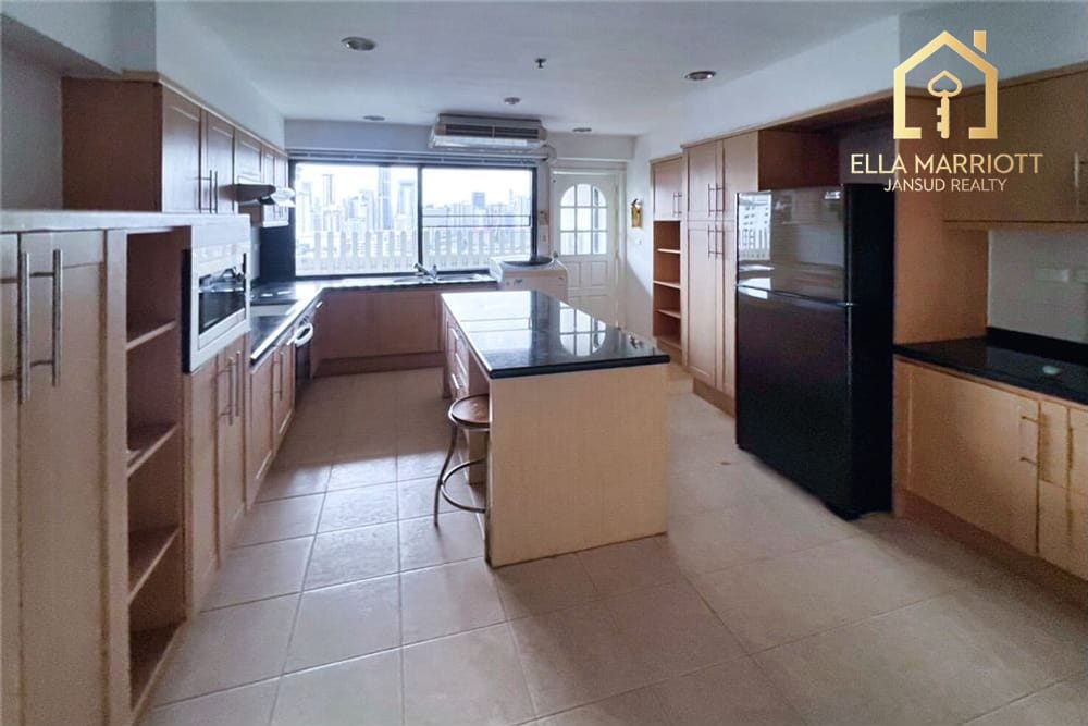4 Bedroom Family-Friendly Condo for Sale in Sukhumvit 39 2
