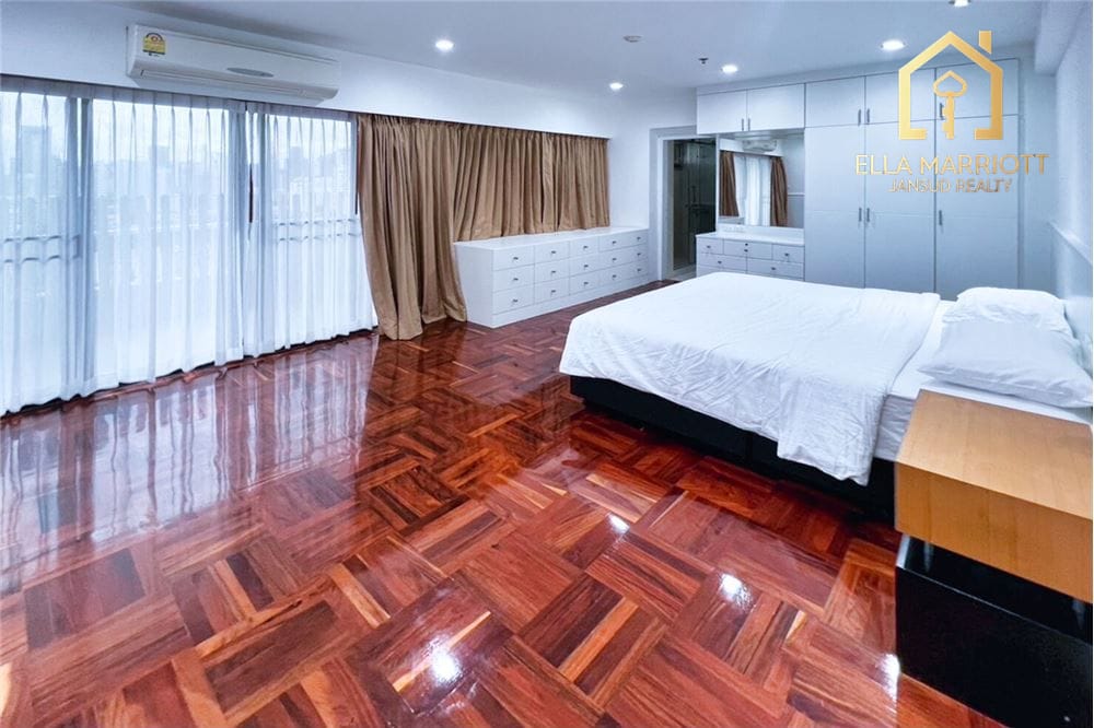 4 Bedroom Family-Friendly Condo for Sale in Sukhumvit 39 3