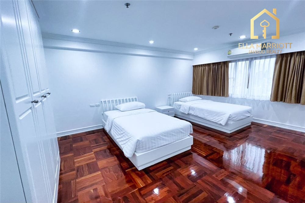4 Bedroom Family-Friendly Condo for Sale in Sukhumvit 39 5