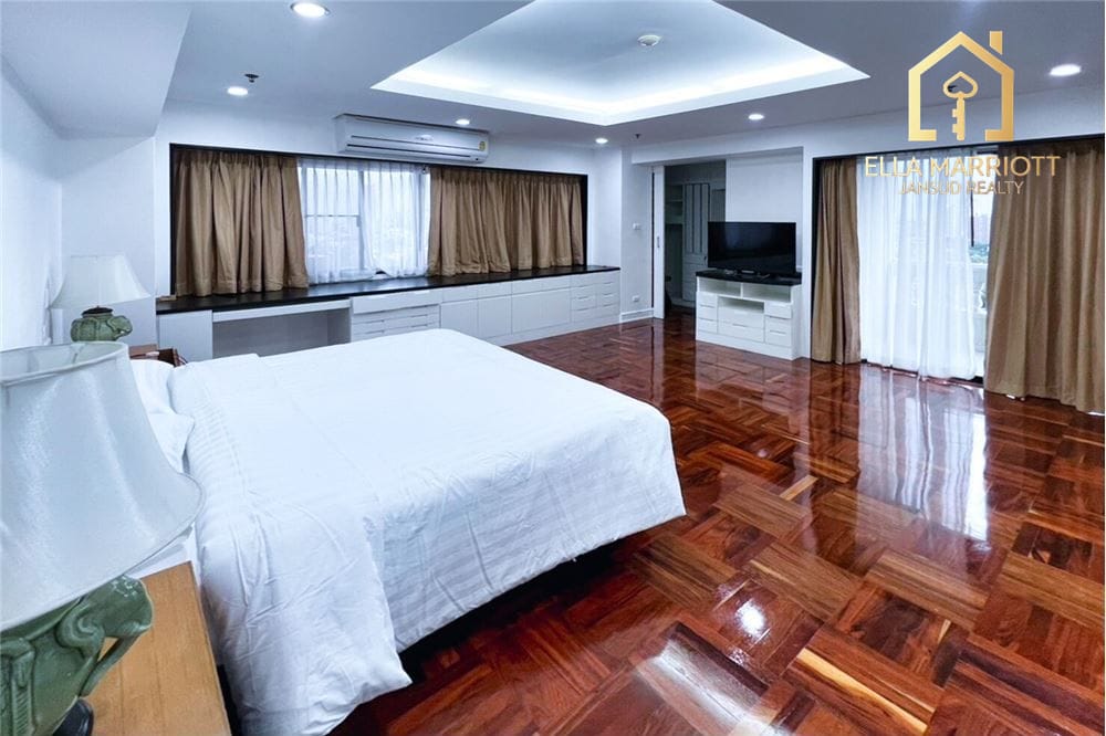 4 Bedroom Family-Friendly Condo for Sale in Sukhumvit 39 7