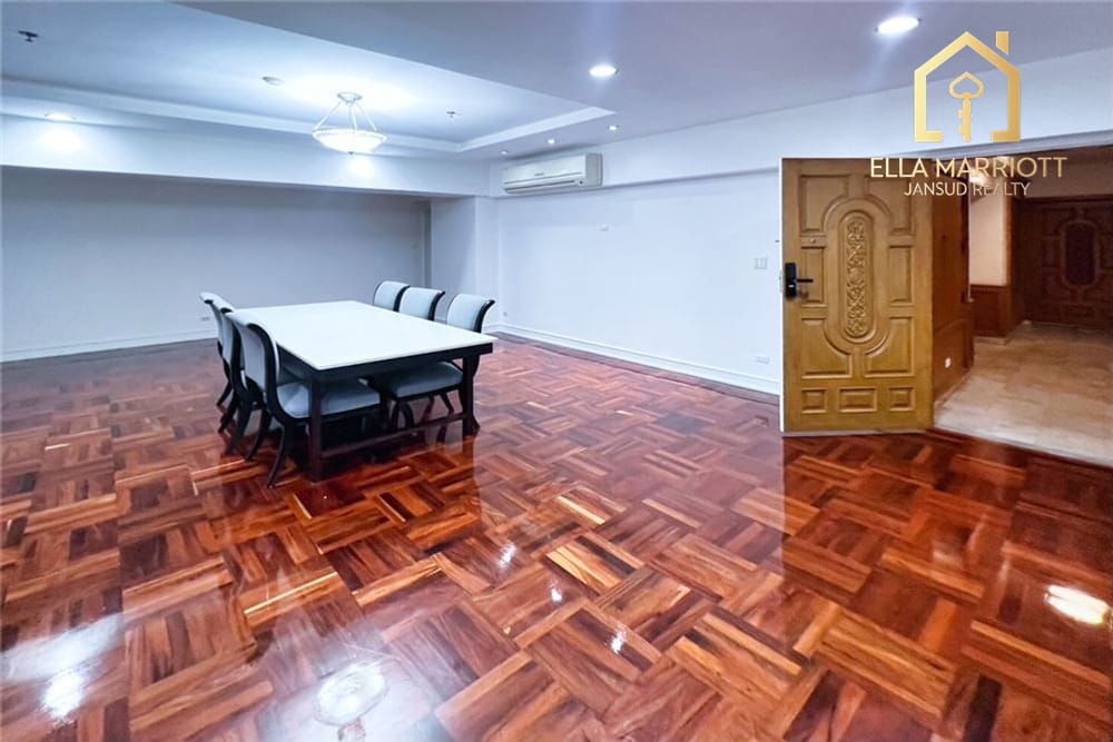 4 Bedroom Family-Friendly Condo for Sale in Sukhumvit 39 8