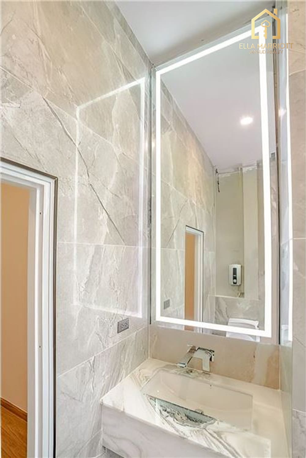 Renovated Modern Townhouse for Sale in Thonglor – 3+1 Bedrooms, 220sqm, 2 Minutes to Thonglor 14