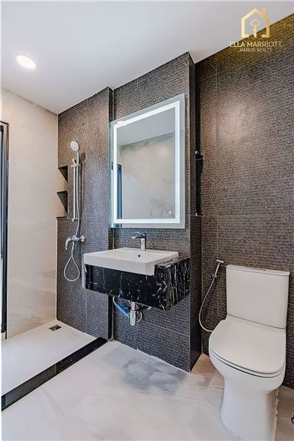 Renovated Modern Townhouse for Sale in Thonglor – 3+1 Bedrooms, 220sqm, 2 Minutes to Thonglor 16
