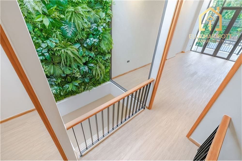 Renovated Modern Townhouse for Sale in Thonglor – 3+1 Bedrooms, 220sqm, 2 Minutes to Thonglor 5