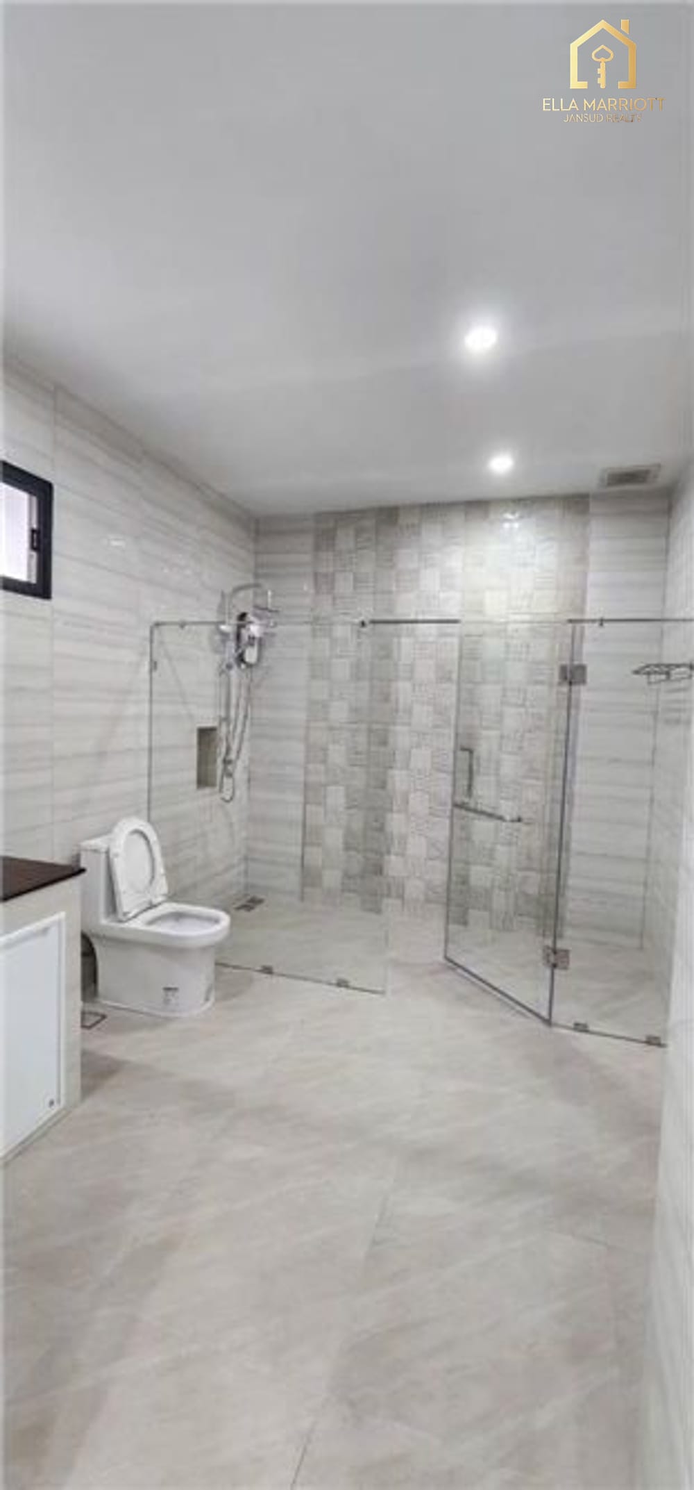 Spacious Home Office for Rent in Phra Kanong - Ideal for Business Use 10