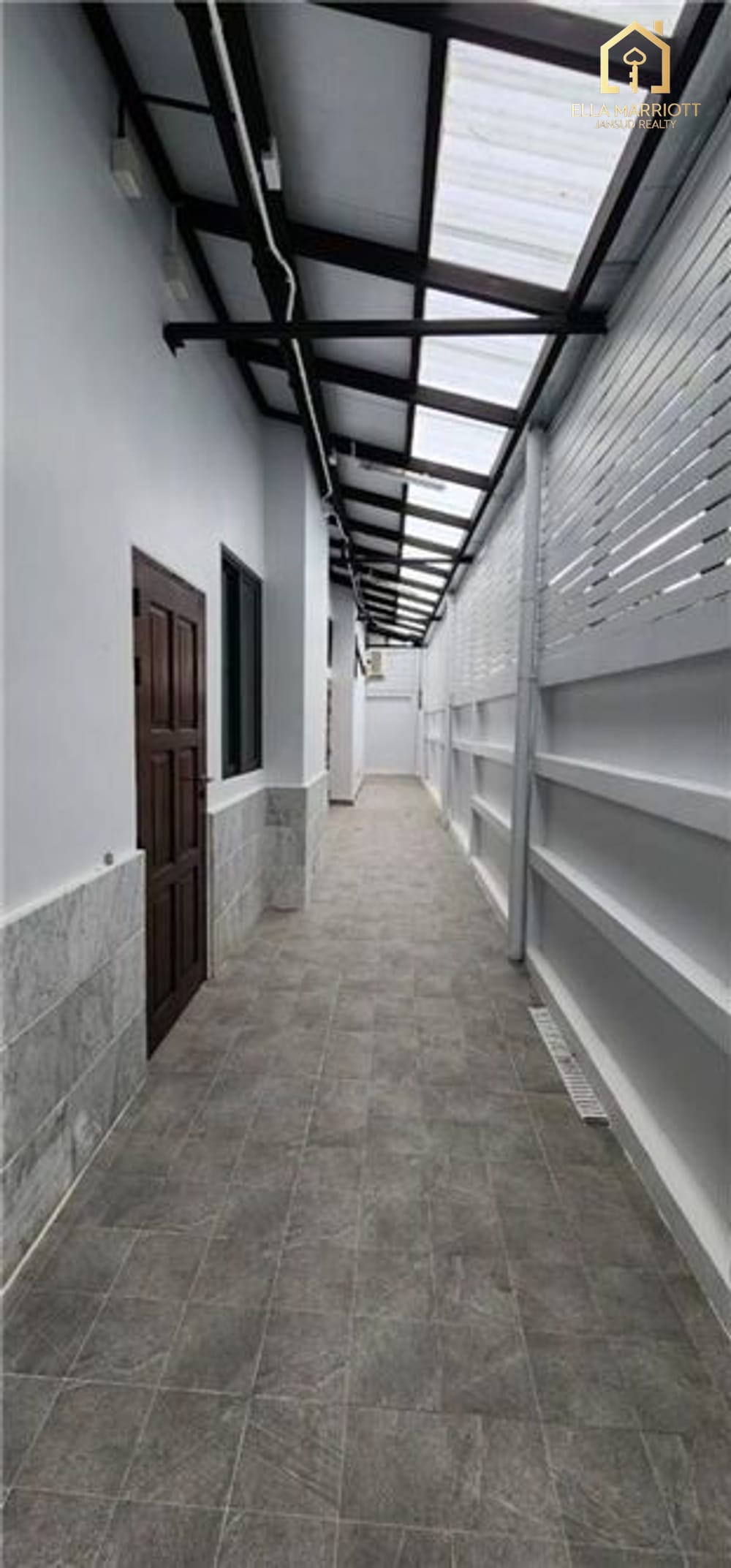 Spacious Home Office for Rent in Phra Kanong - Ideal for Business Use 12