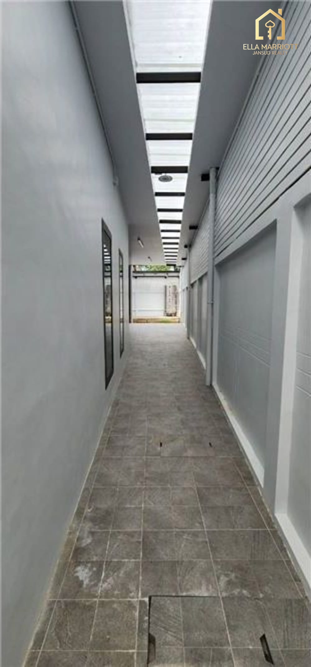 Spacious Home Office for Rent in Phra Kanong - Ideal for Business Use 13