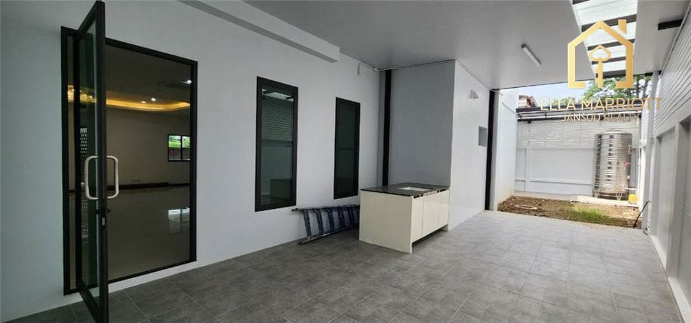 Spacious Home Office for Rent in Phra Kanong - Ideal for Business Use 14
